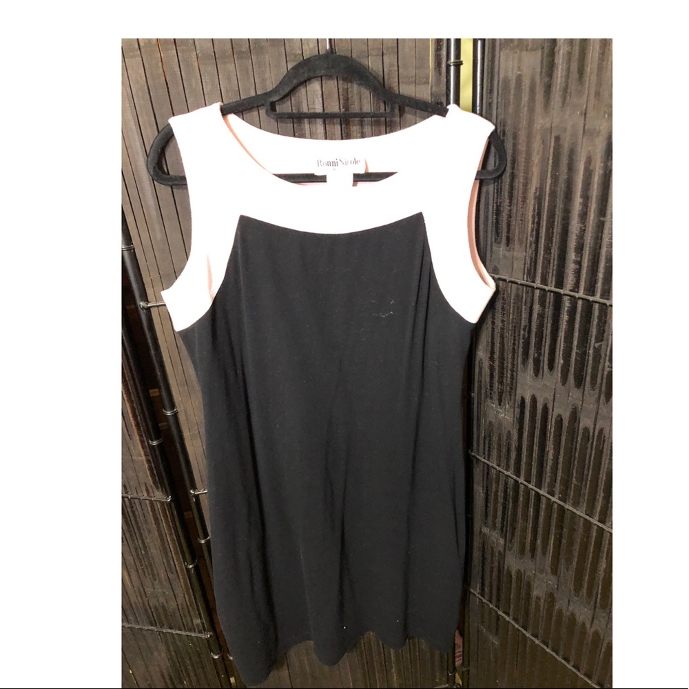 Black dress pink collar size xl from Ronni Nicole